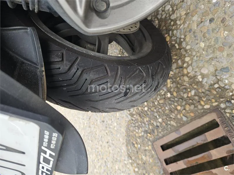 Kymco Grand Dink 300 – Vista 5