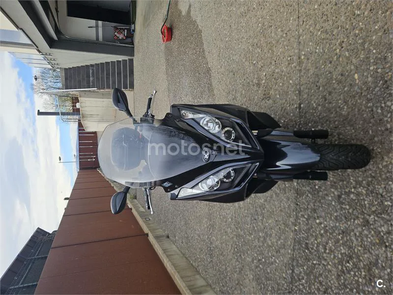 Kymco Grand Dink 300 – Vista 9