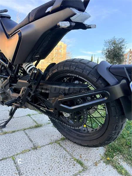 Husqvarna Svartpilen 401 – Vista 8