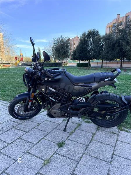 Husqvarna Svartpilen 401 – Vista 9