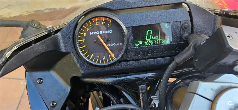 Hyosung GT 250R – Vista 3
