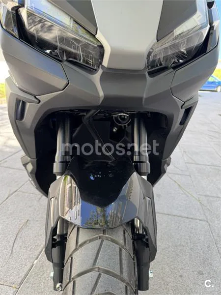 Honda ADV 350 – Vista 4