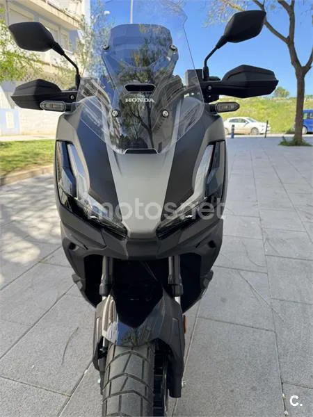 Honda ADV 350 – Vista 5