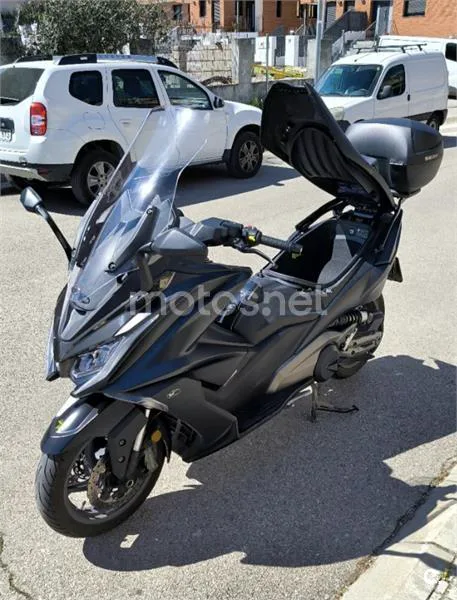 Kymco AK 550 – Vista 3
