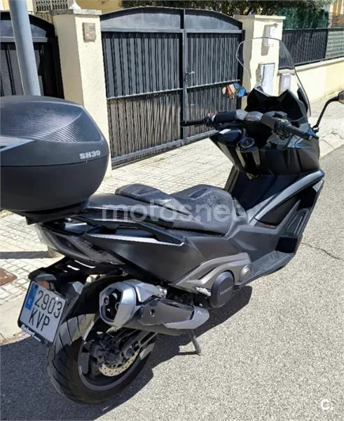 Kymco AK 550 – Vista 4