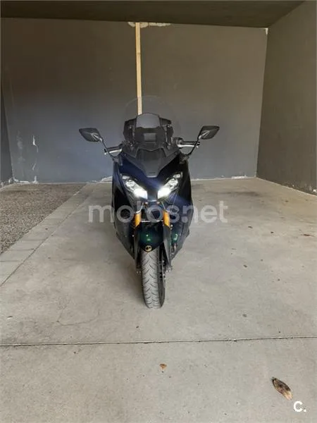 Yamaha TMAX – Vista 2
