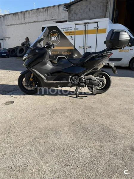 Yamaha TMAX – Vista 4