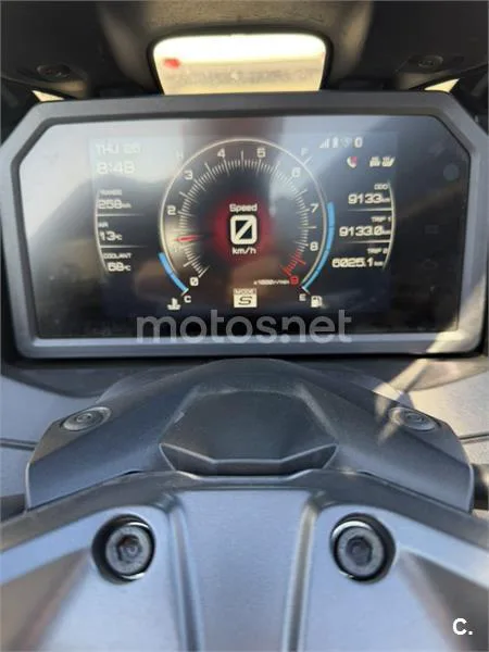 Yamaha TMAX – Vista 5