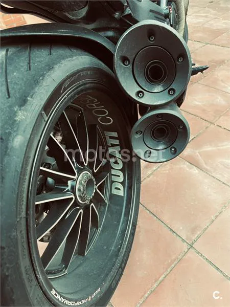 Ducati Diavel – Vista 12