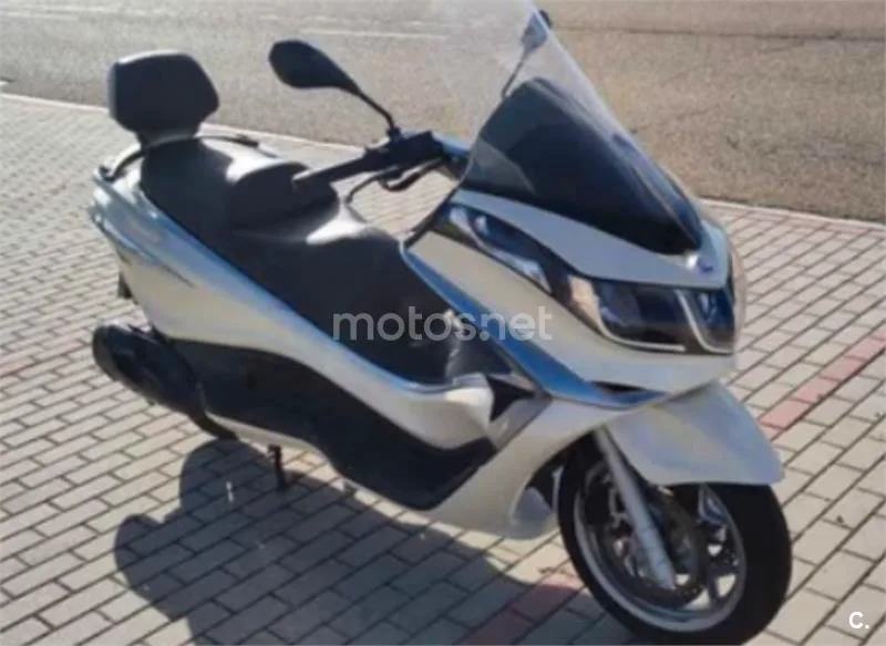 Piaggio X10 350 – Vista 3