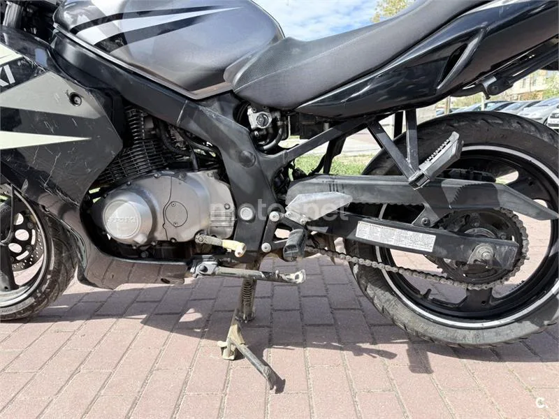Suzuki GS 500F – Vista 9