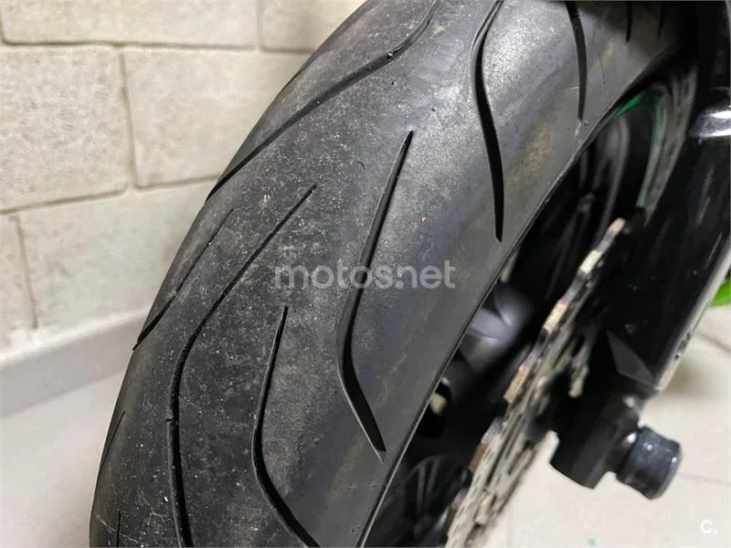 Kawasaki Z800 – Vista 13