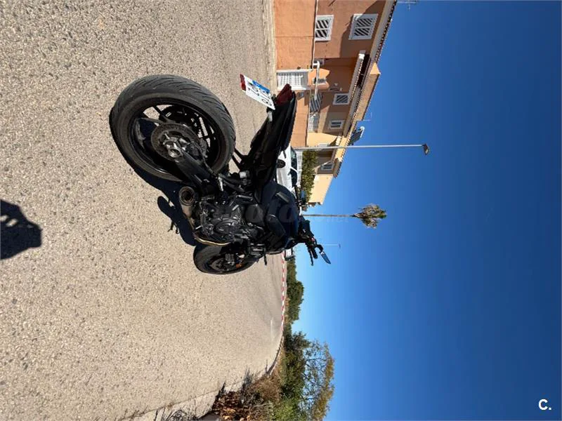 Yamaha MT-07 – Vista 7