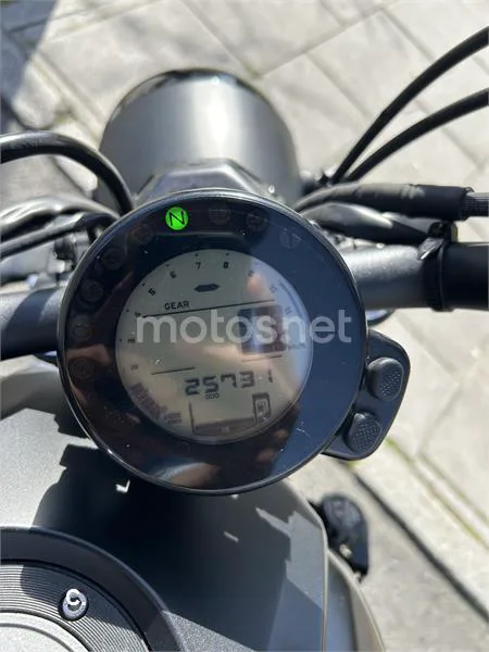 Yamaha XSR700 – Vista 7