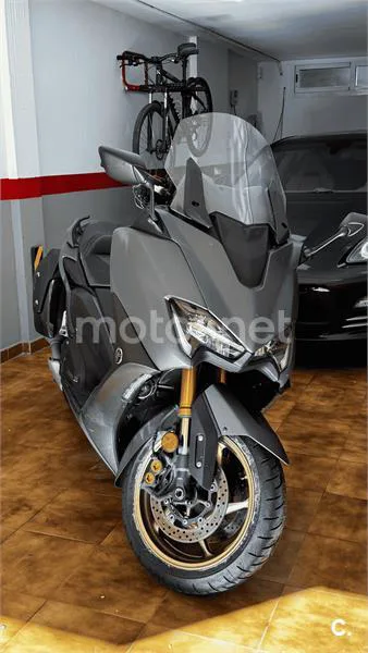 Yamaha TMAX 560 TECH MAX – Vista 13