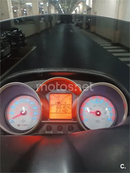 Kymco Super Dink 300 – Vista 5