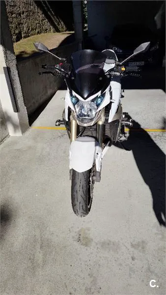 Suzuki GSR 750 – Vista 2