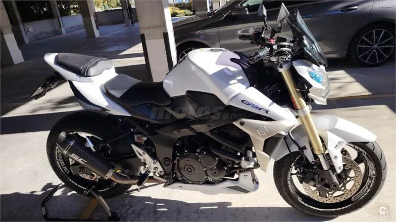 Suzuki GSR 750 – Vista 3
