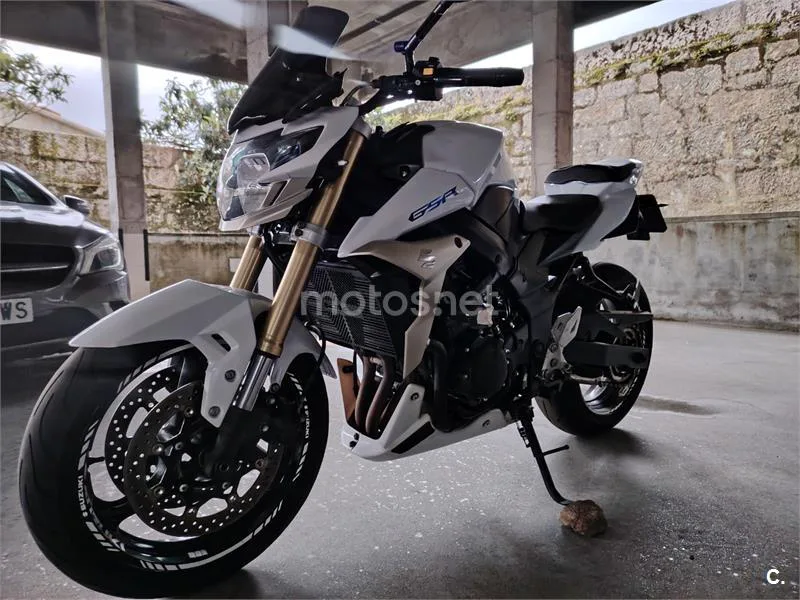 Suzuki GSR 750 – Vista 6