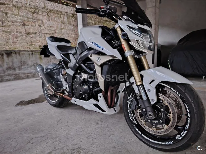 Suzuki GSR 750 – Vista 7