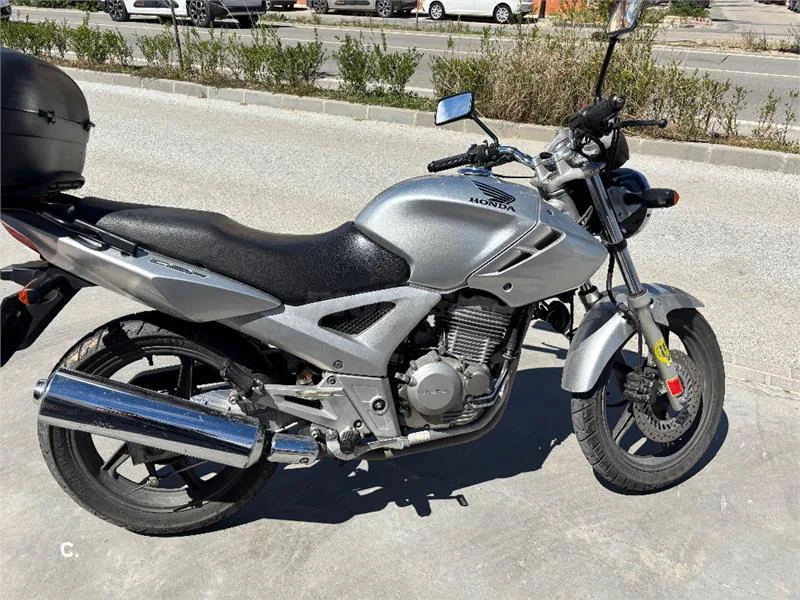 Honda CB 250 F – Vista 2