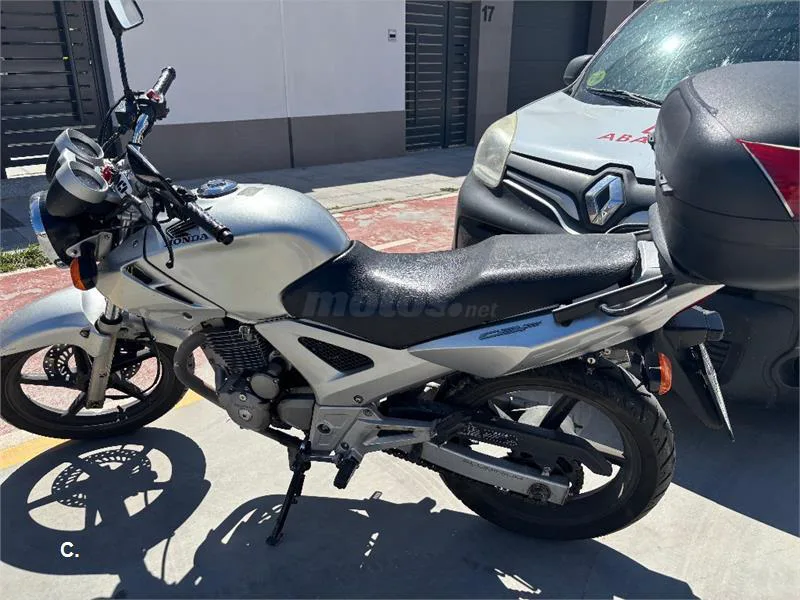 Honda CB 250 F – Vista 3