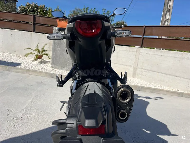 Honda CB 1000R – Vista 11