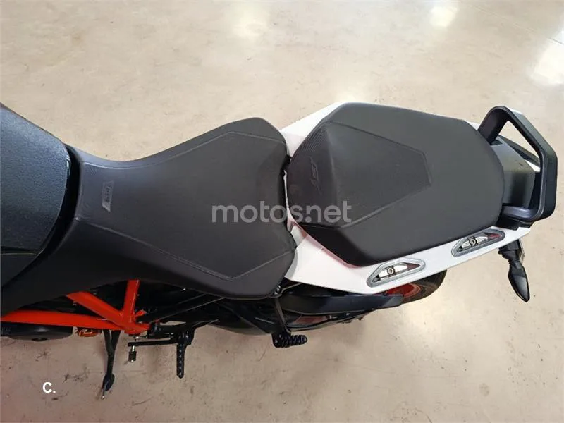 KTM 1290 Super Duke GT – Vista 12