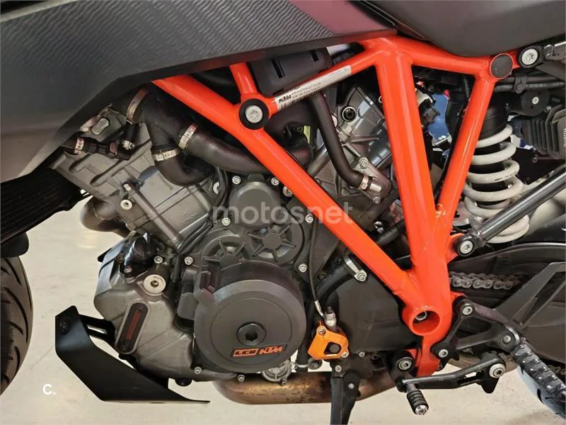 KTM 1290 Super Duke GT – Vista 13