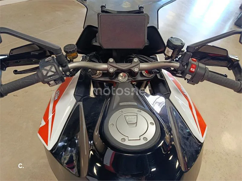 KTM 1290 Super Duke GT – Vista 15