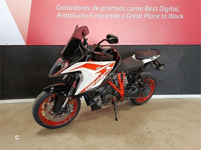 KTM 1290 Super Duke GT – Vista 4