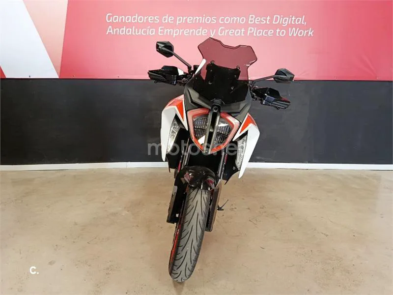 KTM 1290 Super Duke GT – Vista 5