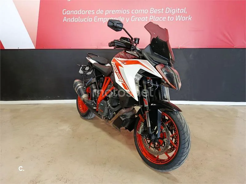 KTM 1290 Super Duke GT – Vista 6