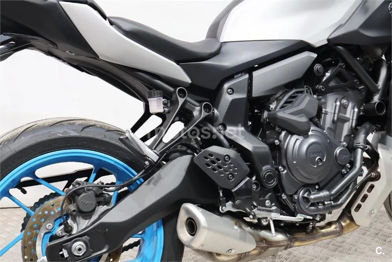 Yamaha MT-07 – Vista 15