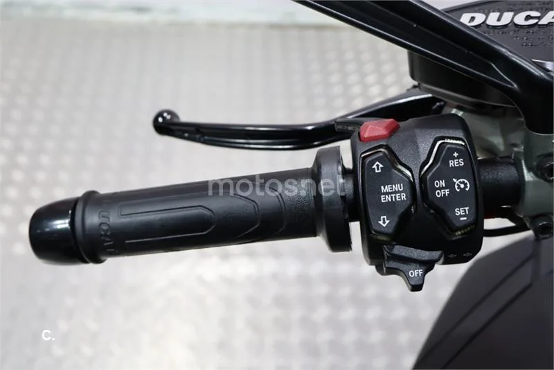 Ducati Diavel – Vista 8
