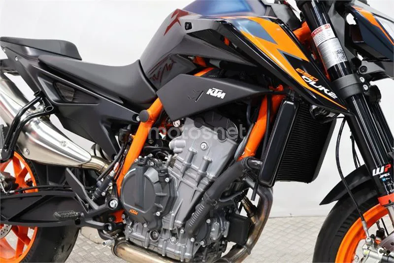 KTM 890 – Vista 11