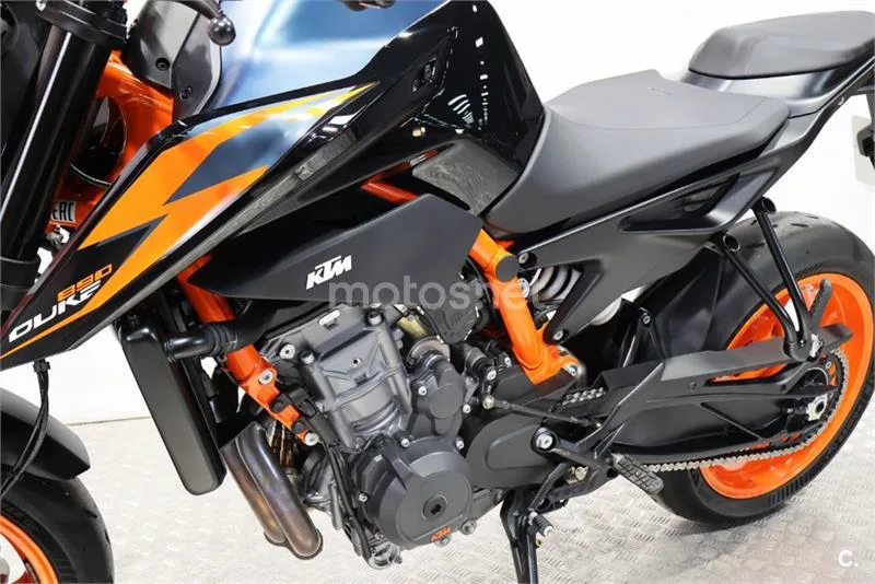 KTM 890 – Vista 12