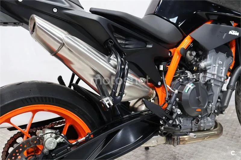 KTM 890 – Vista 14