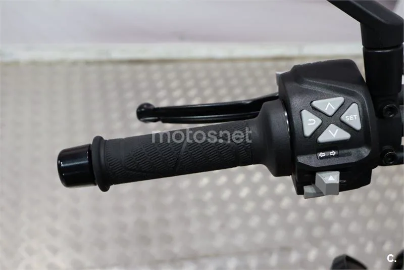 KTM 890 – Vista 7