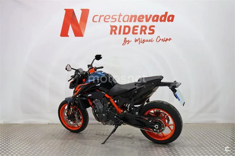 KTM 890 – Vista 9