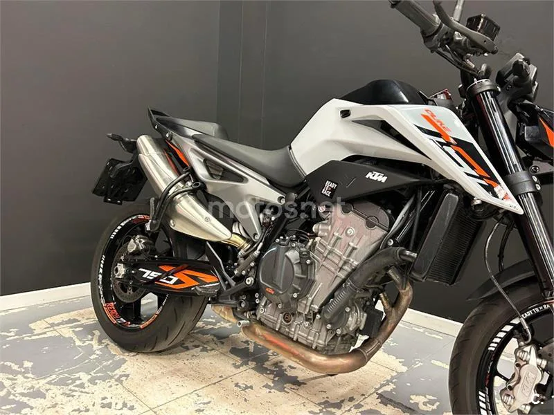 KTM 790 – Vista 12