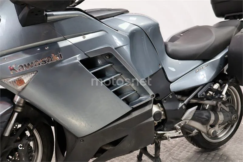 Kawasaki 1400GTR – Vista 13