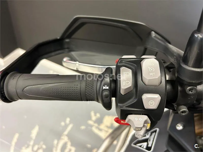 Triumph Tiger 900 – Vista 7