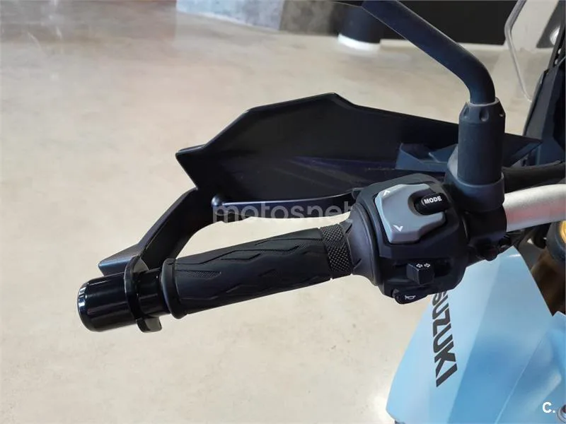 Suzuki V-Strom 800 – Vista 8