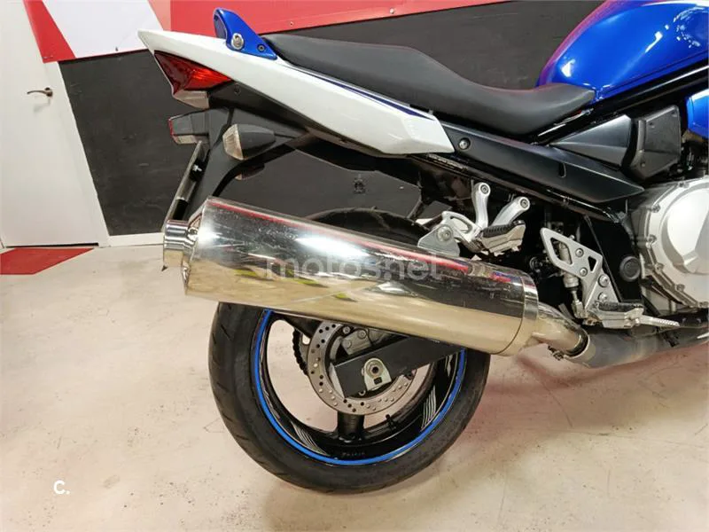 Suzuki GSF Bandit 650 S – Vista 12