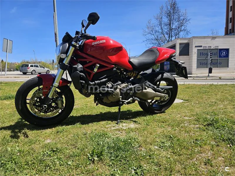Ducati Monster 821 – Vista 3