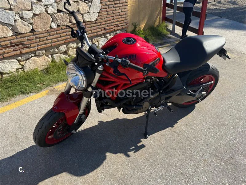 Ducati Monster 821 – Vista 4