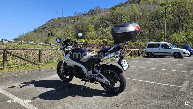 Suzuki GSR 600 – Vista 3
