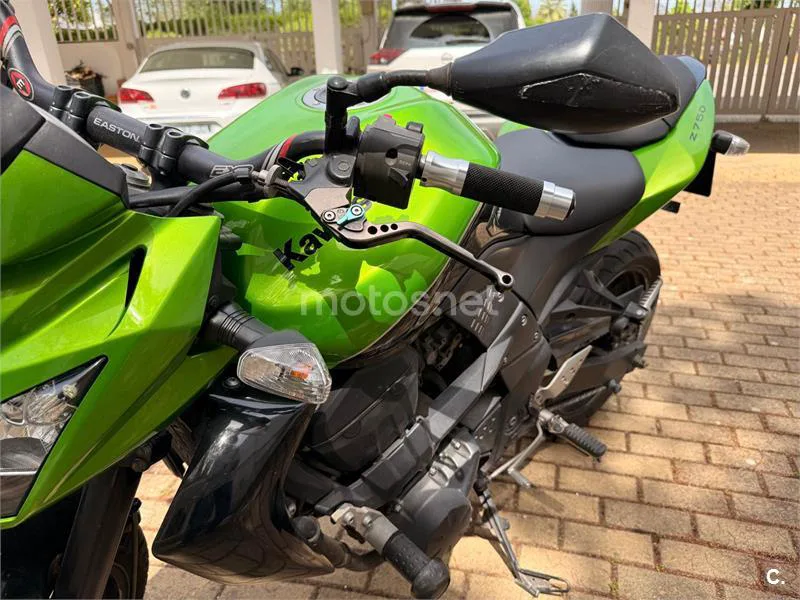 Kawasaki Z750 – Vista 11