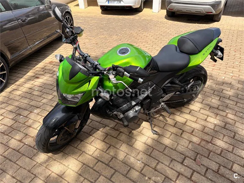 Kawasaki Z750 – Vista 12